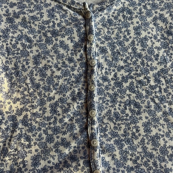 Floral Hollister Top - Picture 4 of 4